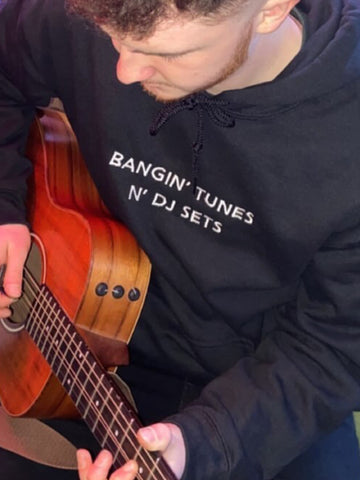 BANGIN TUNES N’ DJ SETS Sweatshirt Hoodie or T-Shirt